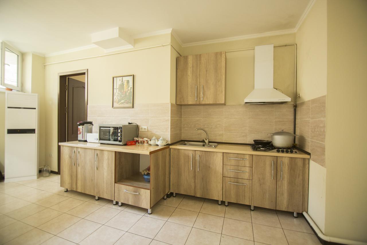 Hostel Esal Osh Ngoại thất bức ảnh